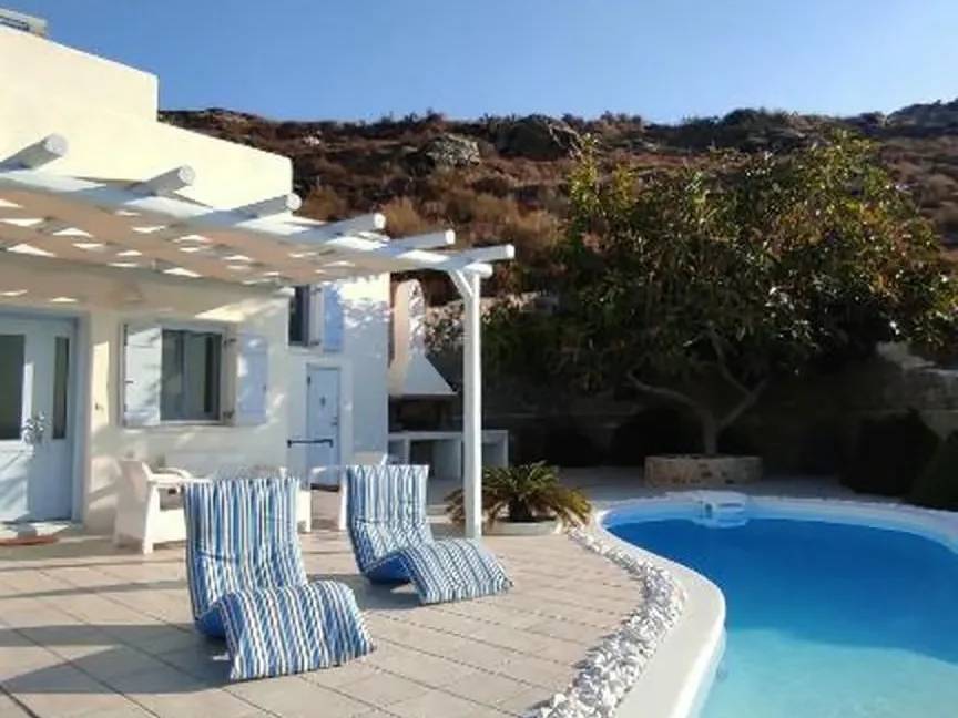 2-bedroom-luxury-House-for-sale-in-Paros-2