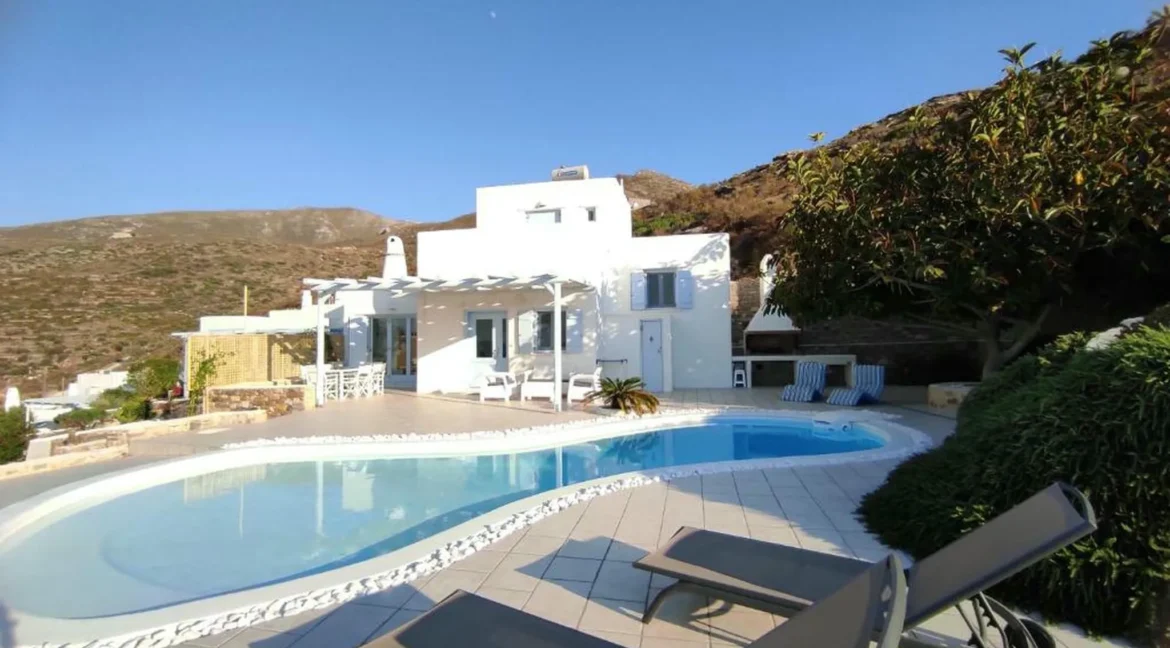 2-bedroom-luxury-House-for-sale-in-Paros-3