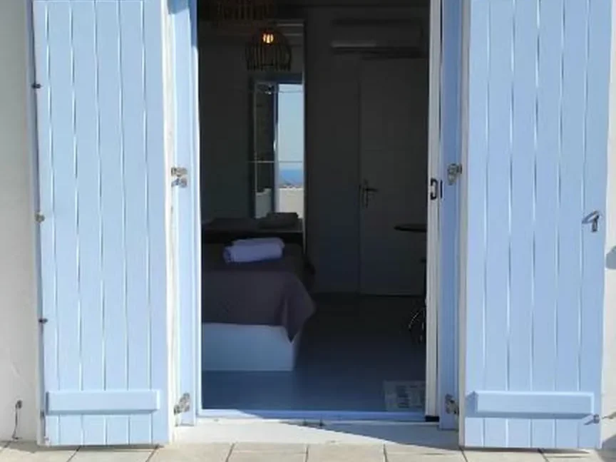 2-bedroom-luxury-House-for-sale-in-Paros-6