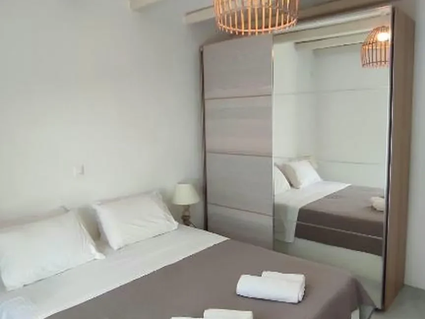 2-bedroom-luxury-House-for-sale-in-Paros-8