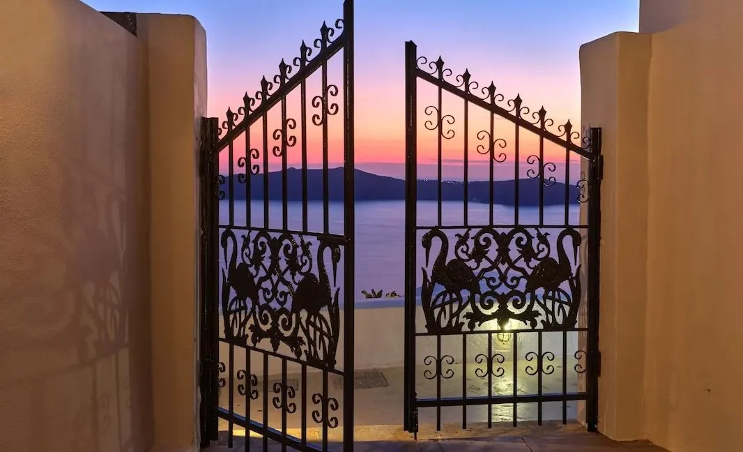 Seaview-Property-in-Santorini-Greece-4
