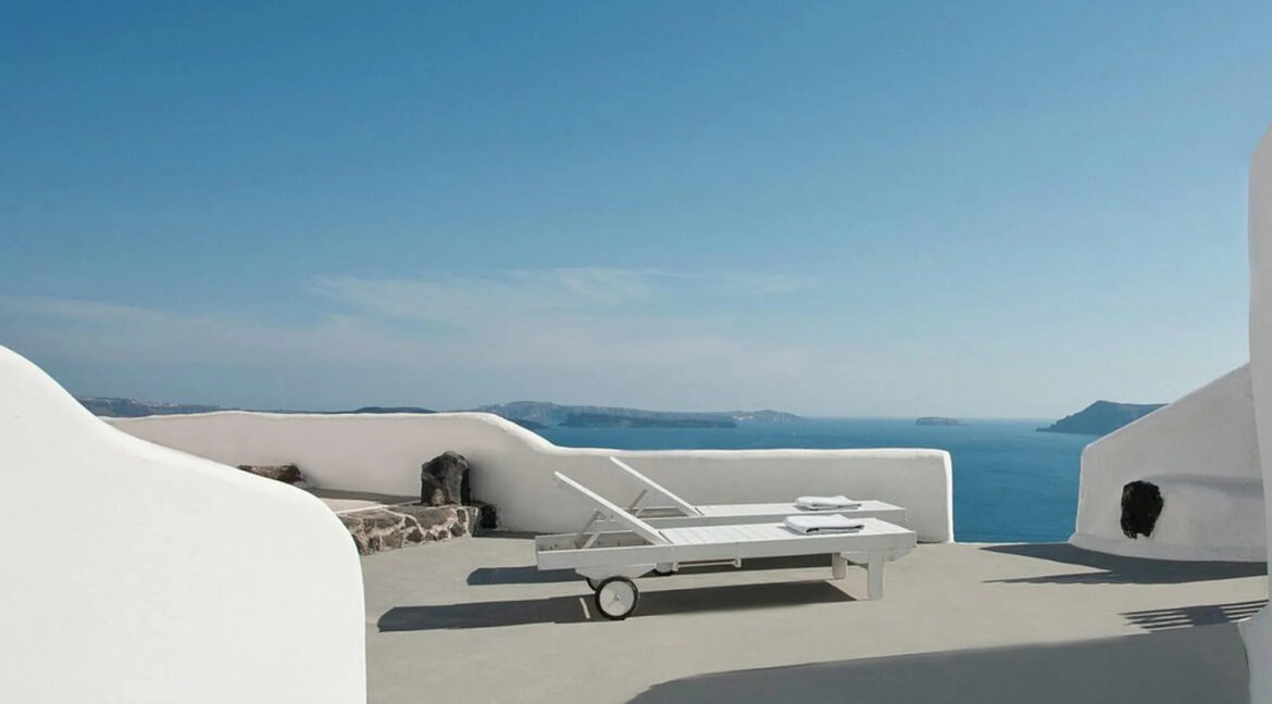 3-Cave-Suites-Complex-for-Sale-in-Oia-Santorini-1