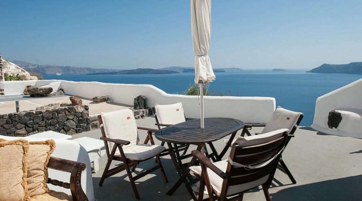 3-Cave-Suites-Complex-for-Sale-in-Oia-Santorini-11