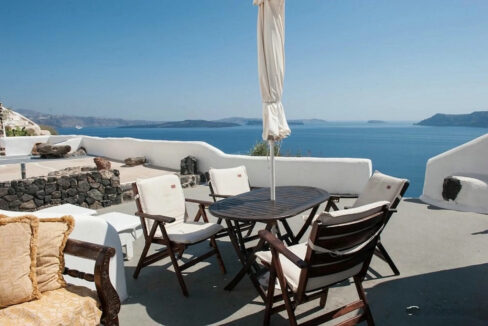 3-Cave-Suites-Complex-for-Sale-in-Oia-Santorini-11