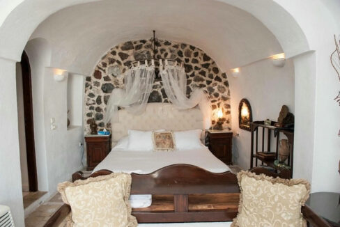 3-Cave-Suites-Complex-for-Sale-in-Oia-Santorini-12
