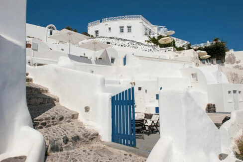 3-Cave-Suites-Complex-for-Sale-in-Oia-Santorini-14