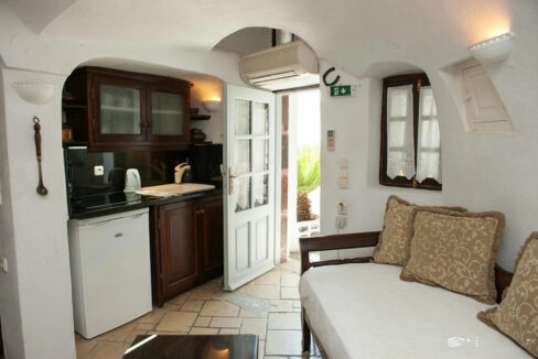 3-Cave-Suites-Complex-for-Sale-in-Oia-Santorini-16