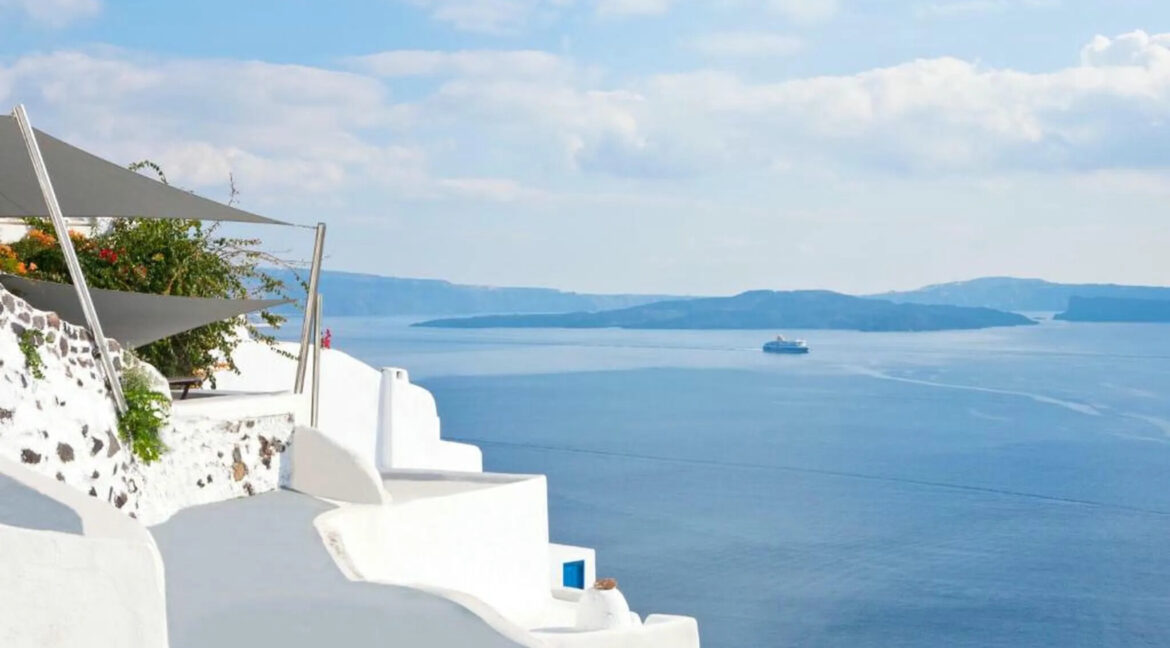 3-Cave-Suites-Complex-for-Sale-in-Oia-Santorini-3