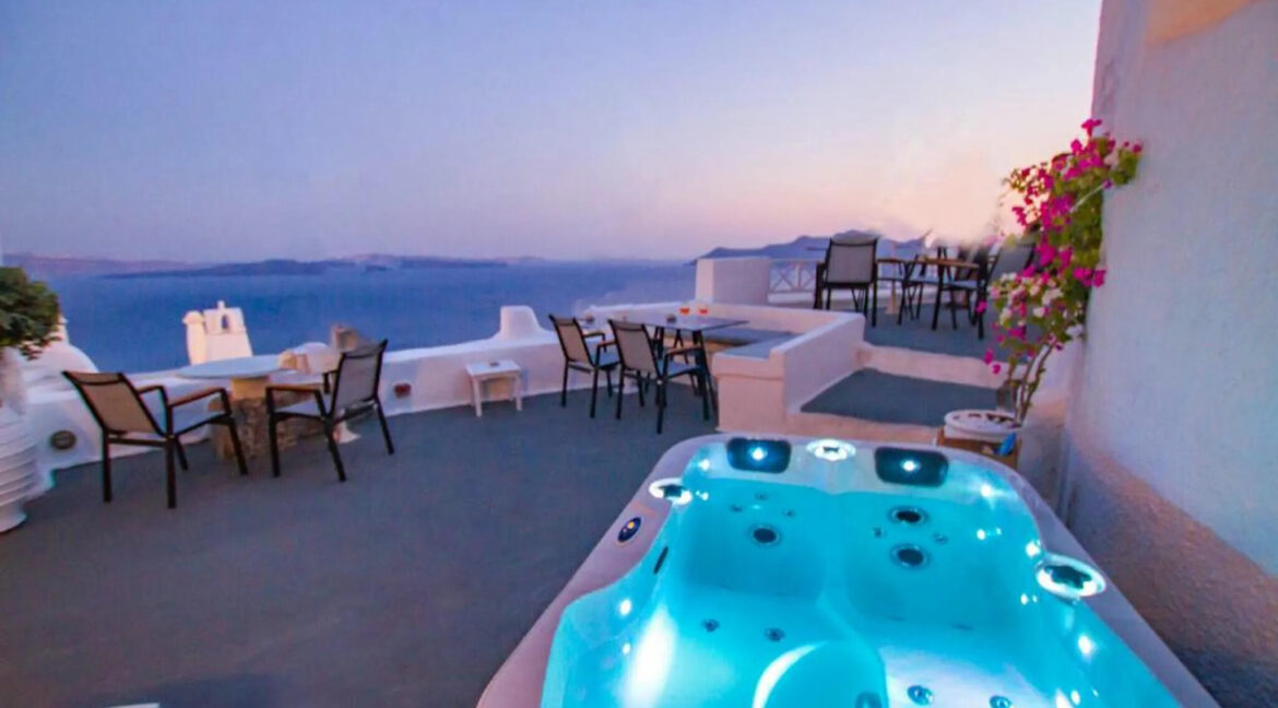 3-Cave-Suites-Complex-for-Sale-in-Oia-Santorini-4