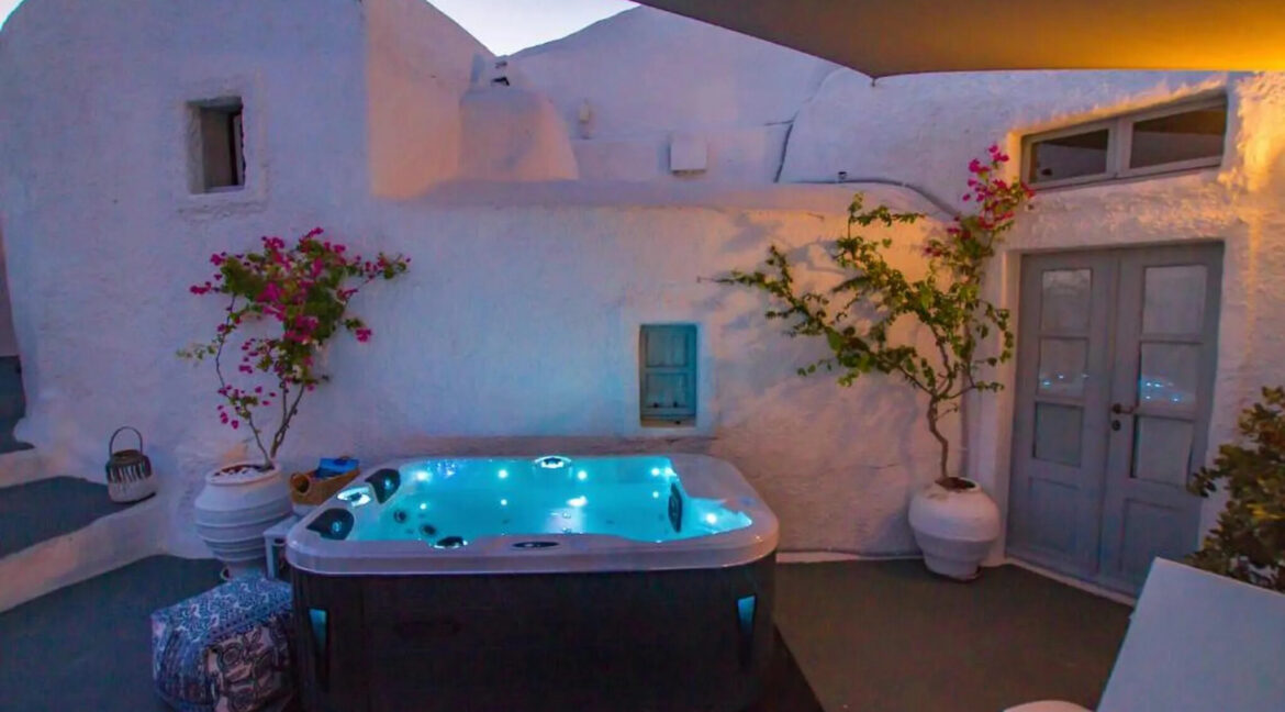 3-Cave-Suites-Complex-for-Sale-in-Oia-Santorini-5
