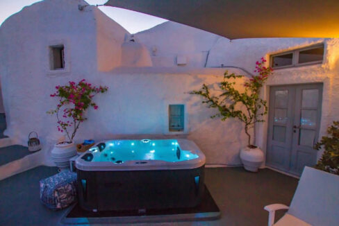 3-Cave-Suites-Complex-for-Sale-in-Oia-Santorini-5