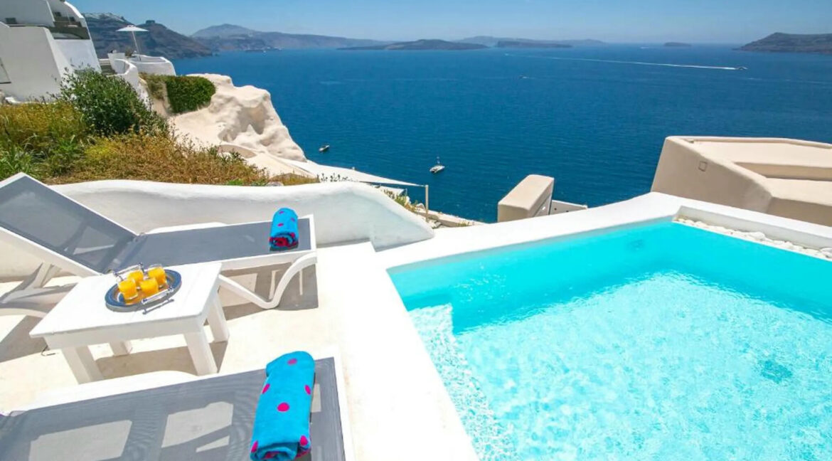 3-Cave-Suites-Complex-for-Sale-in-Oia-Santorini-7