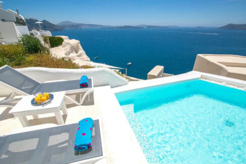 3-Cave-Suites-Complex-for-Sale-in-Oia-Santorini-7
