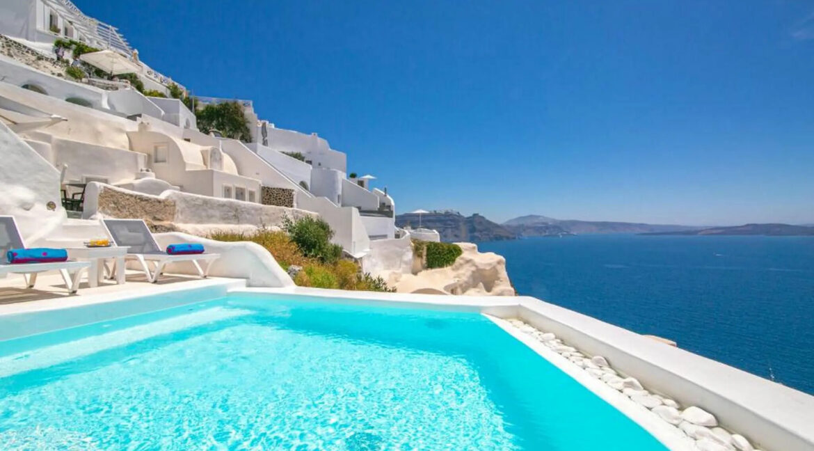 3-Cave-Suites-Complex-for-Sale-in-Oia-Santorini-8