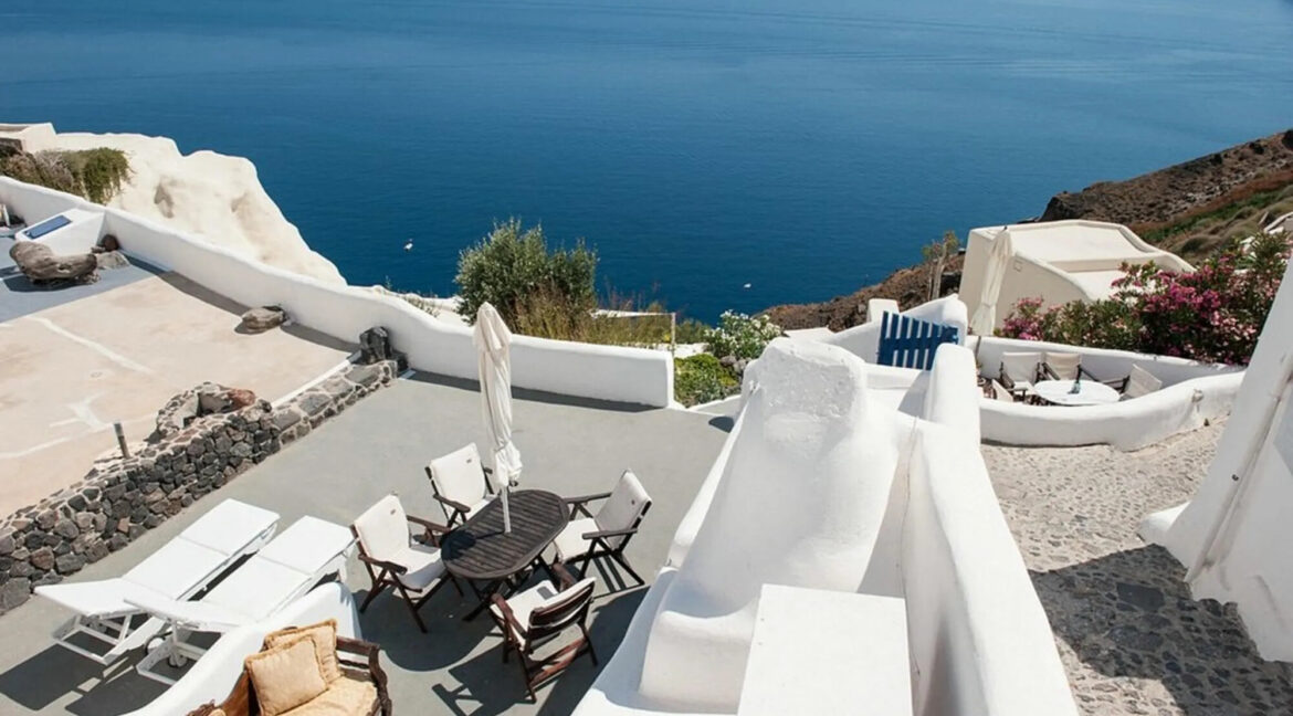 3-Cave-Suites-Complex-for-Sale-in-Oia-Santorini-9