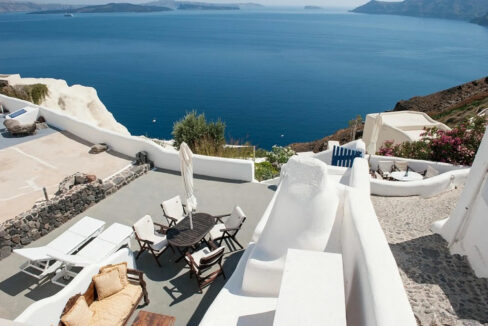 3-Cave-Suites-Complex-for-Sale-in-Oia-Santorini-9