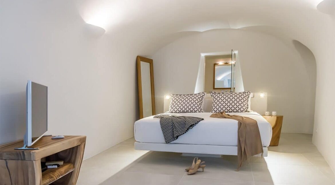 Santorini-Luxury-Villa-7
