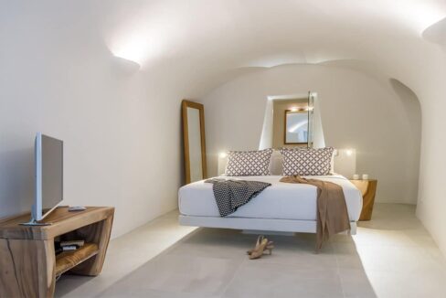 Santorini-Luxury-Villa-7