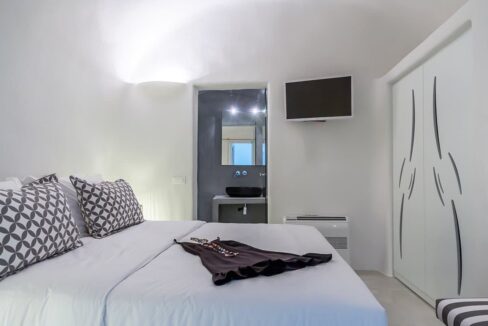 Santorini-Luxury-Villa-8