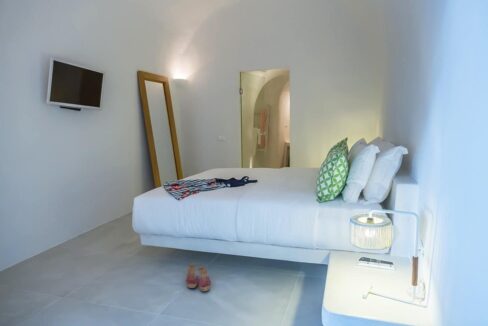 Santorini-Luxury-Villa-9