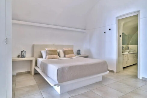 Seaview-Property-in-Santorini-Greece-12