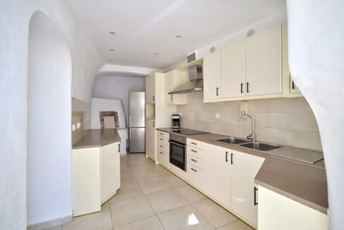 Seaview-Property-in-Santorini-Greece-14