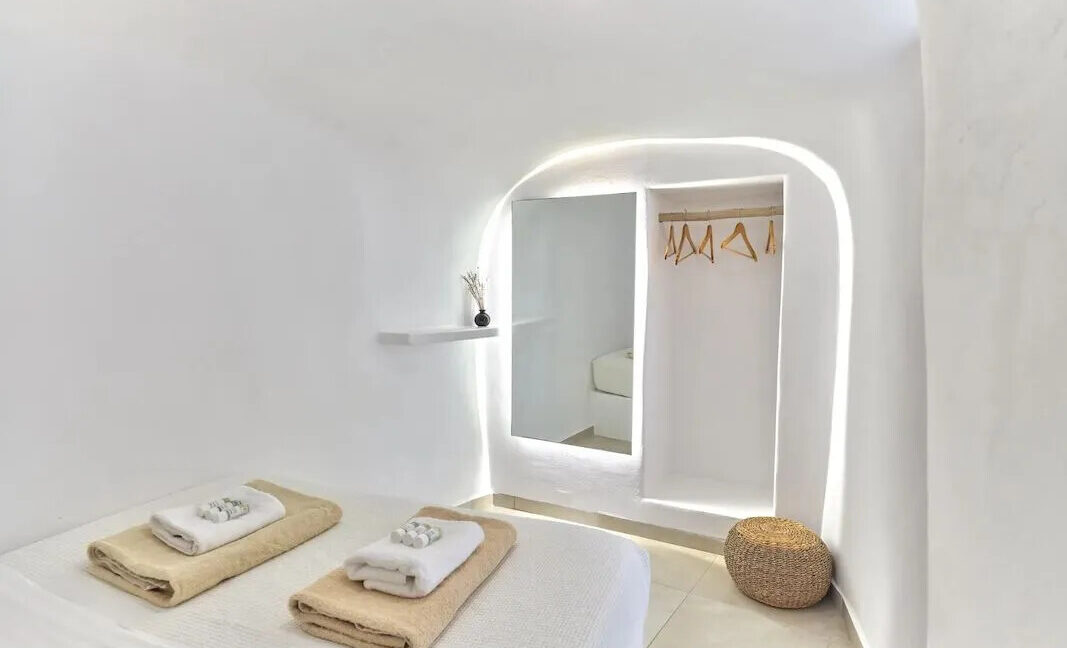 Seaview-Property-in-Santorini-Greece-9