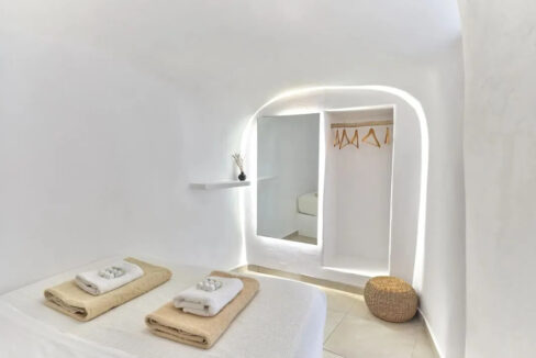 Seaview-Property-in-Santorini-Greece-9