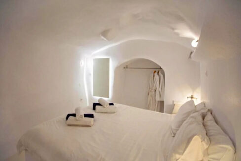 Seaview-Property-in-Santorini-for-sale-15